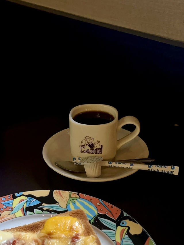 ☕️【大阪・南堀江 珈琲艇CABIN】船旅気分で朝時間を。道頓堀川沿いのレトロ喫茶で非日常を