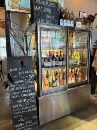Alice’s Dining Hall – Rajadamnern,