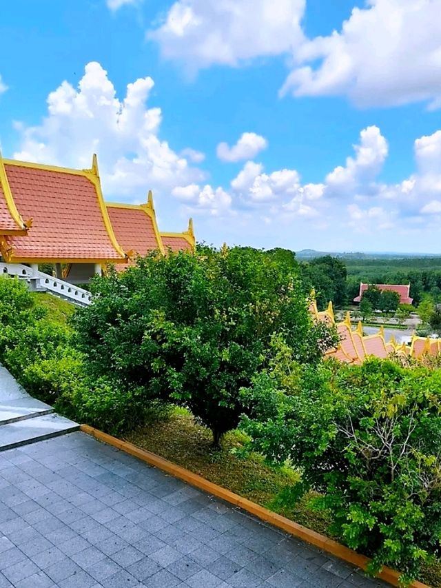 วัดบุญญาวาส เป็นวัดป่าสายกรรมฐานที่มีชื่อเสียง