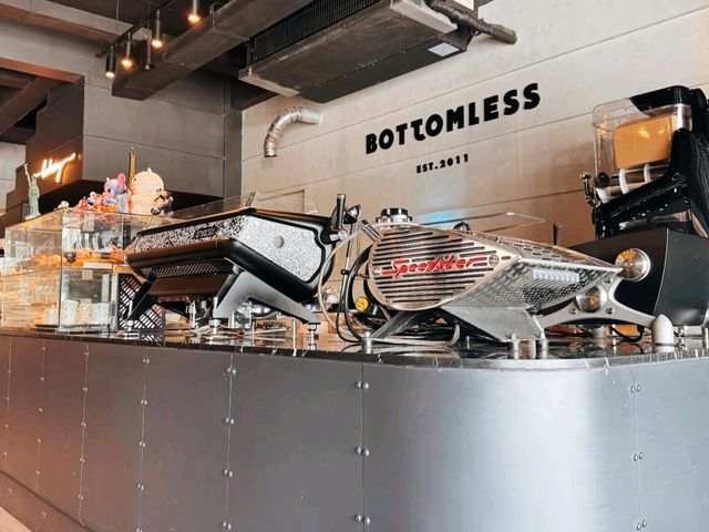 ☕ : Bottomless Flagship Store คาเฟ่นนทบุรี
