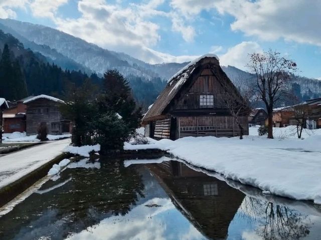 まるで絵本の世界！四季折々の美しさが広がる白川郷