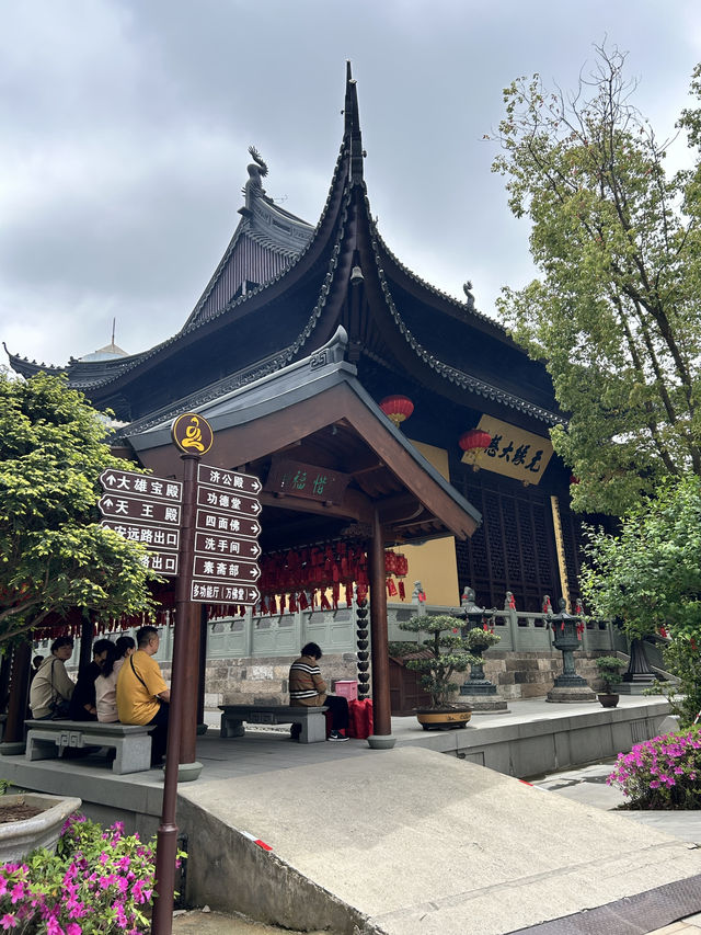 สายมูห้ามพลาด! วัดพระหยกขาว (Jade Buddha Temple) 