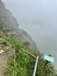 Carved by Time: A Journey into the Heart of Middle Tiger Leaping Gorge