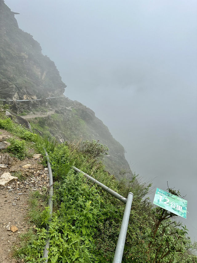 Carved by Time: A Journey into the Heart of Middle Tiger Leaping Gorge