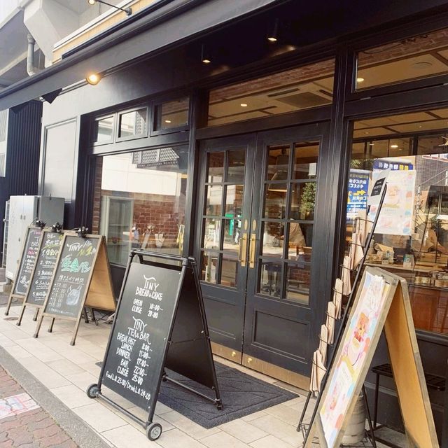 Tiny Tea & Bar