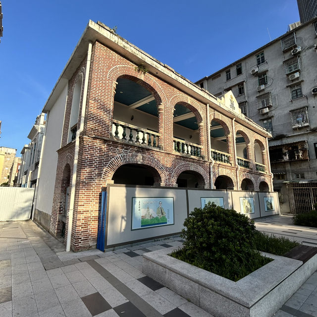 Divine & Delicious: A Solo Trip to Xiamen’s Catholic Church & Eighth Market