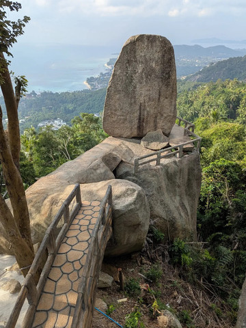 The Overlap Stone with Overlap SCENERY | Trip.com Koh Samui