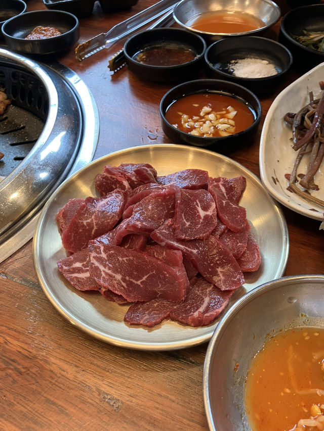 지금까지 이런 고기는 없었다! 한우 맛집, 파주 홍부 생고기!