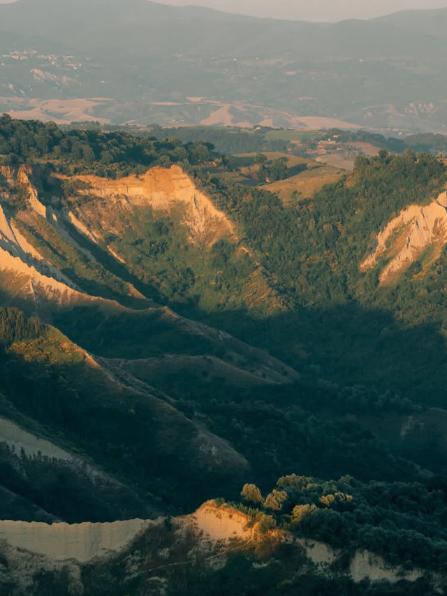 【消えゆく街の奇跡】チヴィタ・ディ・バニョレージョで静寂と絶景に包まれる旅🌁🏞️
