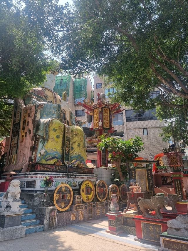 Tin Hau and Kwun Yum Statues.