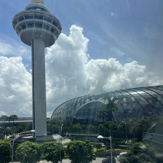         SINGAPORE CHANGI AIRPORT  