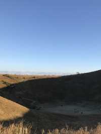 【静岡県　伊東市　富士山を望む大室山リフトとお鉢周り】