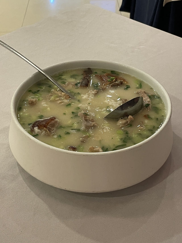 中国人の友達に現地で美味しい北京ダックが食べたい!!って言ったら教えてくれたお店"全聚德(上海浦东店)"🇨🇳 中国人の友達に現地で美味しい北京ダックが食べたい!!って言ったら教えてくれたお店"全聚德(上海浦东店)"🇨🇳