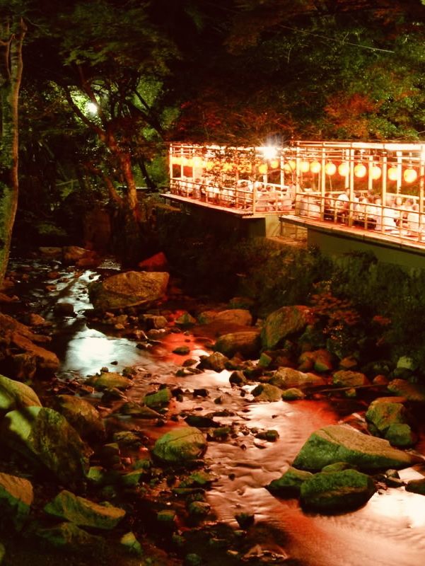 Minoh (箕面) – Osaka’s Nature Escape: Waterfalls, Maple Leaves & Craft Beer** 🍁🌿