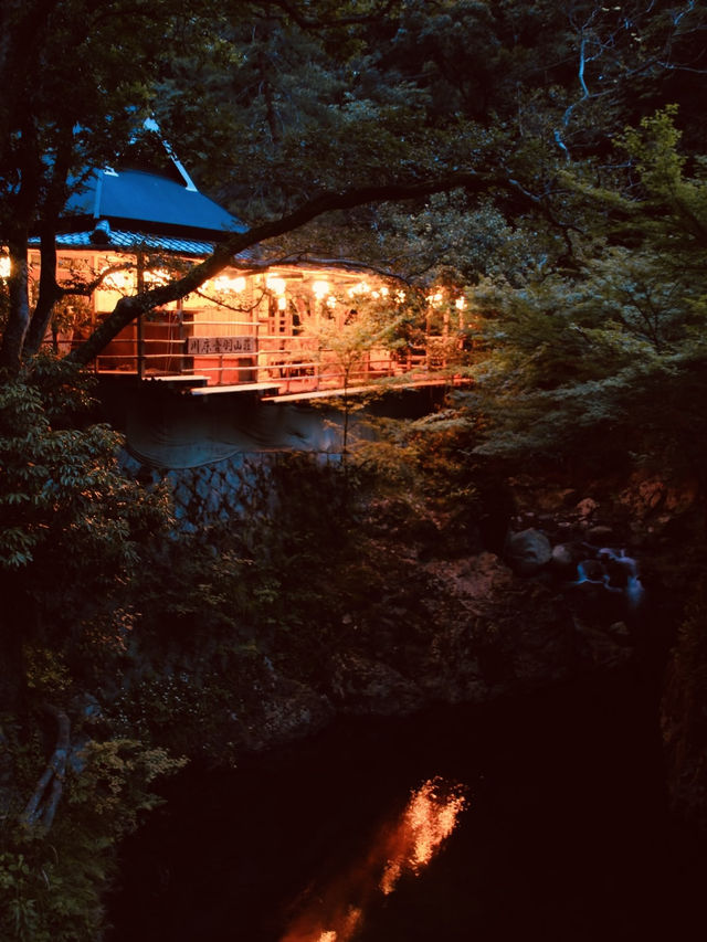Minoh (箕面) – Osaka’s Nature Escape: Waterfalls, Maple Leaves & Craft Beer** 🍁🌿