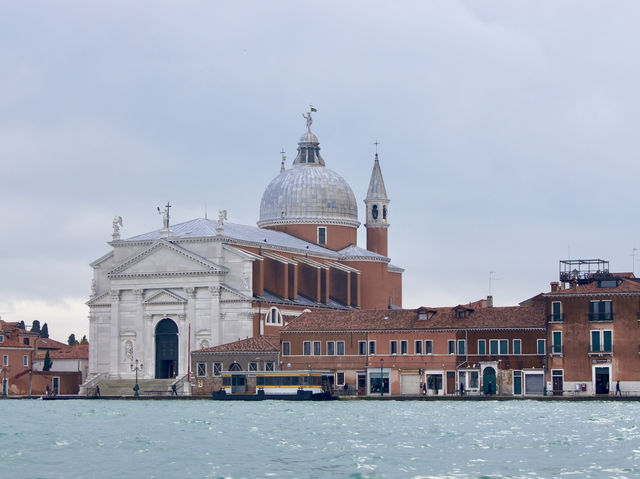 🚤 Floating into a Dream – Our Arrival in Venice by Boat