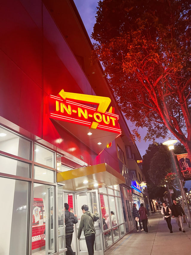 【サンフランシスコ🇺🇸】西海岸来たら絶対コレ！In-N-Out Burgerで本場の味🍔✨