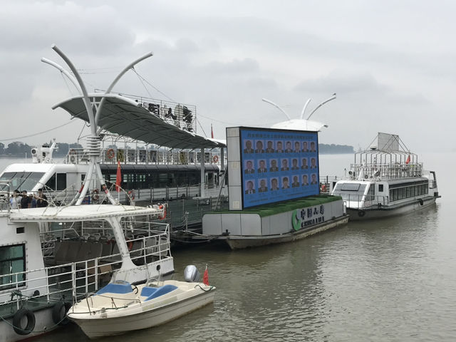 202507丹東：一趟直視北韓的邊境凝視📍鴨綠江 1 號碼頭遊船