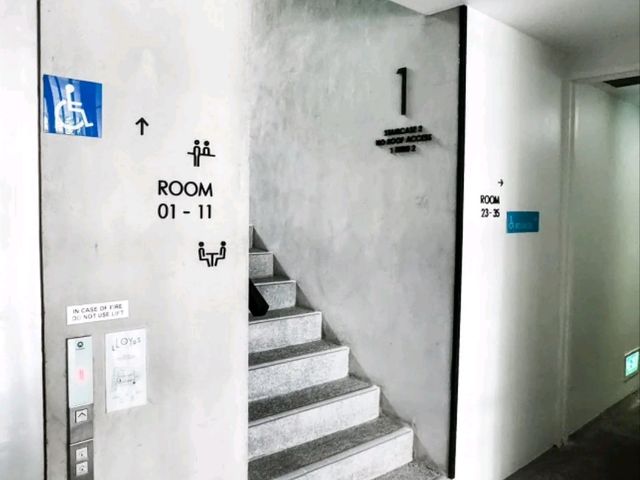 Minimalism, Light & Quiet Moments – A Hidden Gem Stay at Lloyd’s Inn Singapore