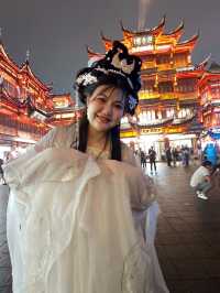 สาวโต่วอินในชุดจีนโบราณ YuYuan Garden 