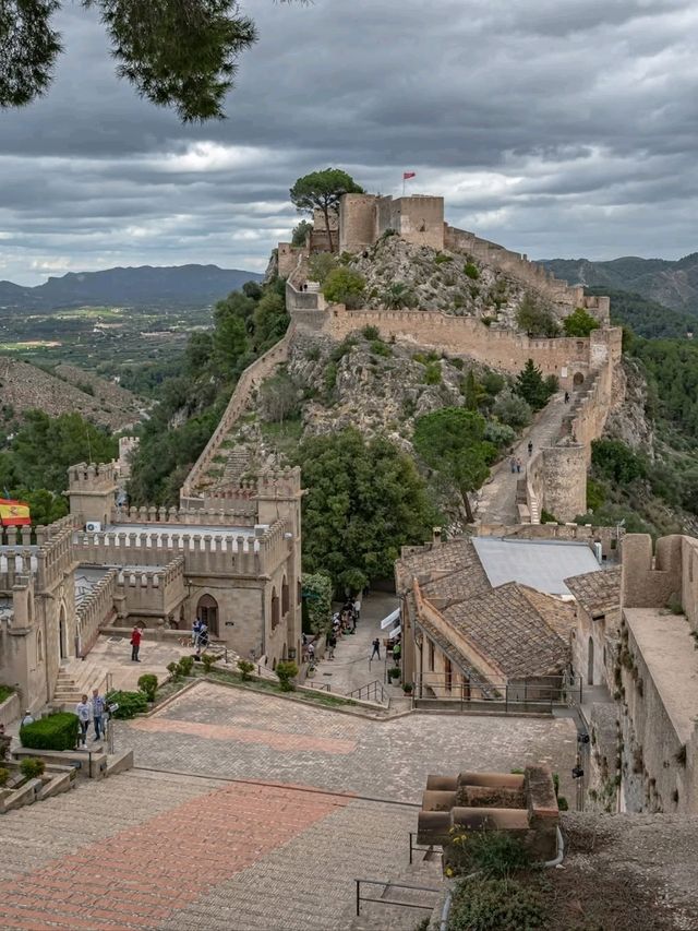 🏰🌿 “Layers of Legends: My Castle Walk Above Xàtiva” 🇪🇸✨