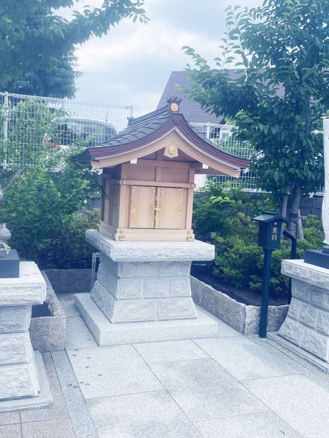 在貓咪神職的注視下參拜：東京妙義神社輕旅行