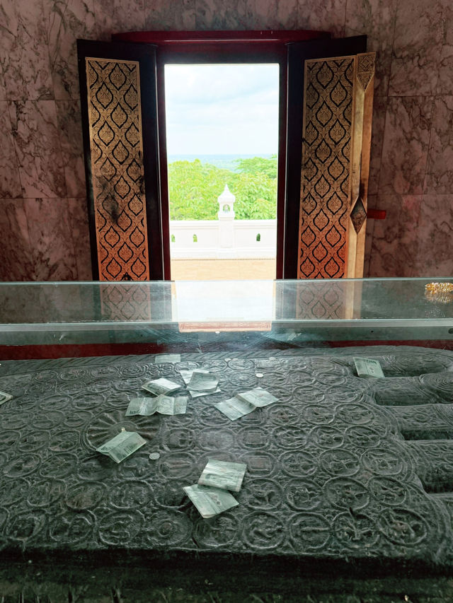 Unseen สุพรรณบุรี ที่วัดเขาดีสลัก 