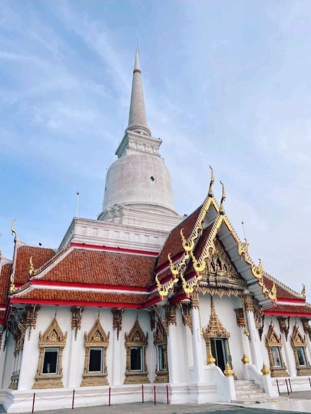 แวะมาดูทิวทัศน์หลักล้านที่วัดเขาสุวรรณประดิษฐ์กัน