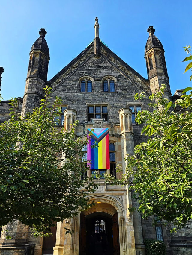 🎓🍁 Campus Tour of Canada’s #1 University – University of Toronto