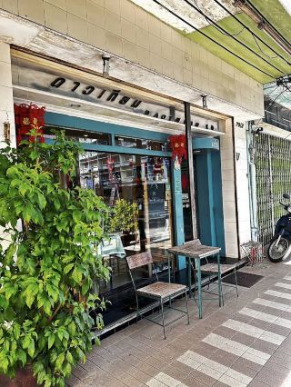 Dao Thiam Hatyai. Nostalgic Bites in a Currency Lined Cafe