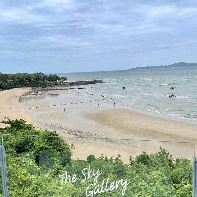 目の前に海が広がるパタヤ屈指の絶景カフェ🇹🇭