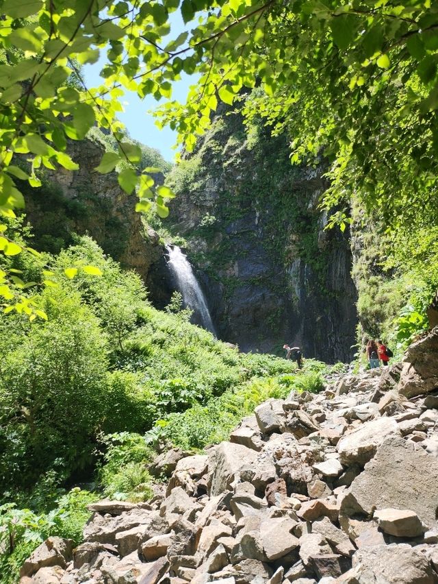 mini falls, max adventure @ Gveleti