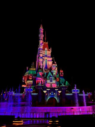 Exploring Disneylands Around the World: Hong Kong Disneyland