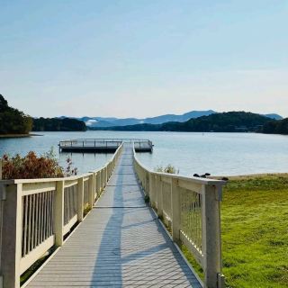 Lake Chatuge: A Serene Retreat in Towns County, Georgia (USA)