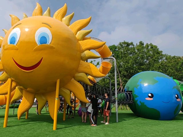 一座太陽、月亮與地球的遊樂場#崁頂共融遊戲場(崁頂公園)屏東縣崁頂鄉
