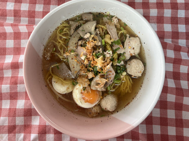 🍜 ก๋วยเตี๋ยวไทยไข่ลวก ณ บ้านตาก