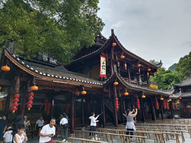 ล่องน้ำชมเมืองเก่า…ฟูหรงเจิ้น 🏯