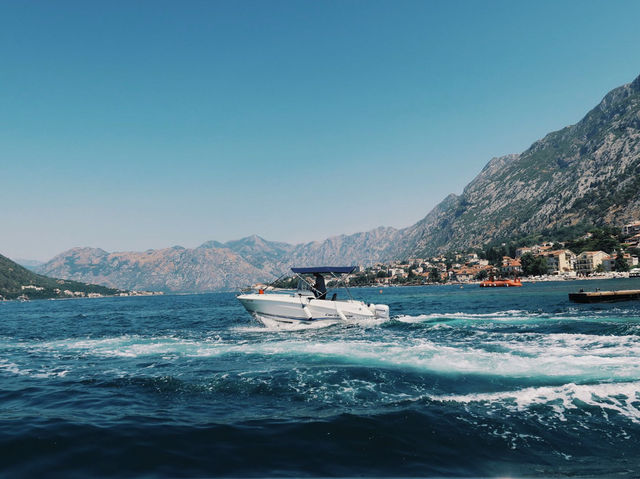 🌊 黑山旅遊點評：在布德瓦與科托爾之間，遇見歐洲的靜謐與熱情 📍 定位：黑山共和國（Montenegro）— 布德瓦 Budva & 科托爾 Kotor