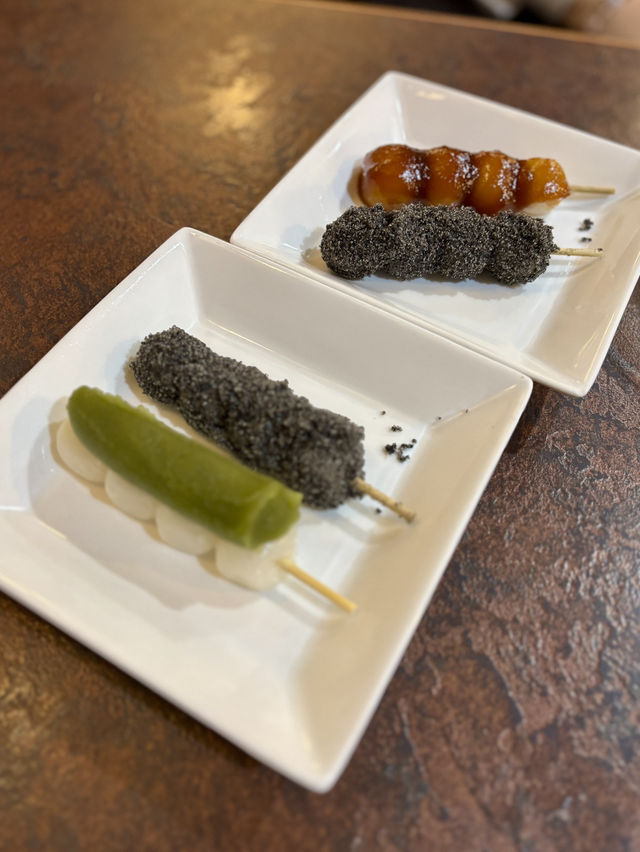 【札幌・すすきの】1960年創業！老舗和菓子店名物「花園だんご」で札幌の甘味文化を味わう「札幌 新倉屋 本店」