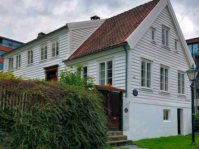 🏘️ Gamle Stavanger: A Walk Through Norway’s Past 🏘️