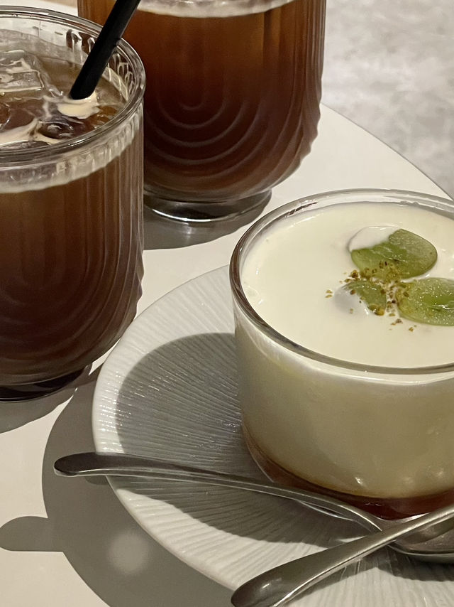단골집 추천 타이난 ‘IBT coffee’ — 밤까지 이어지는 조용한 우드톤 라운지 ☕🌙