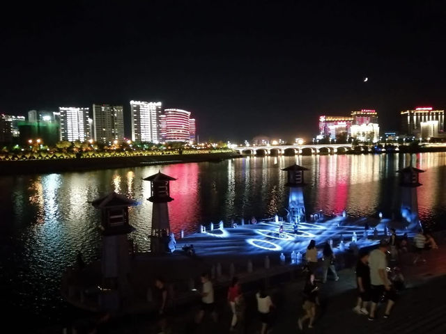 中國湖南 吉首市 大庸夜景 皇冠假日酒店
