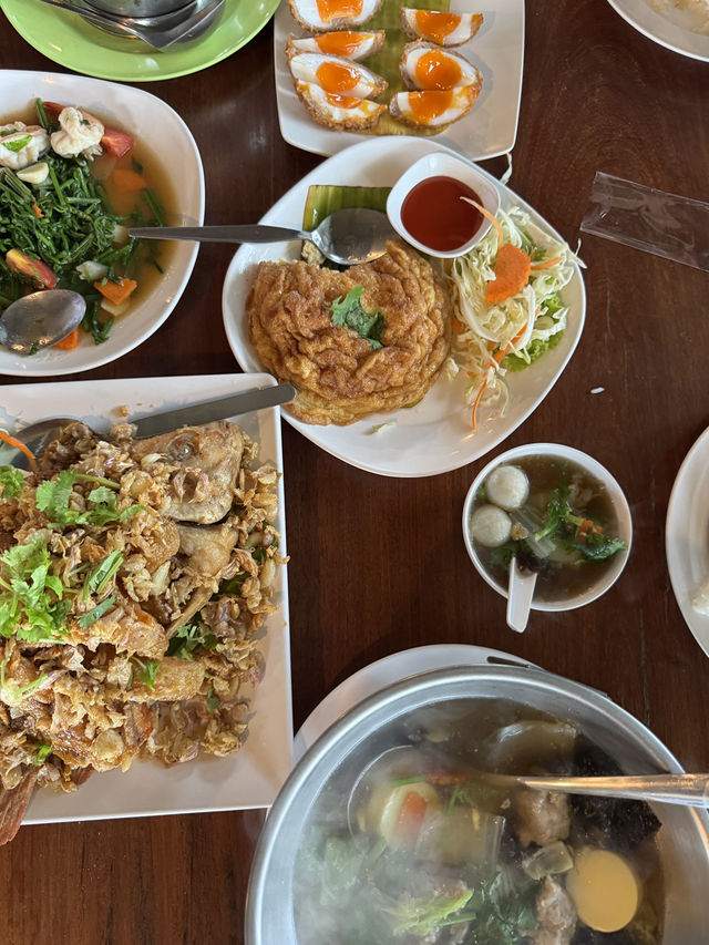 ร้านอาหารวิวดีที่อำเภอไทรโยค