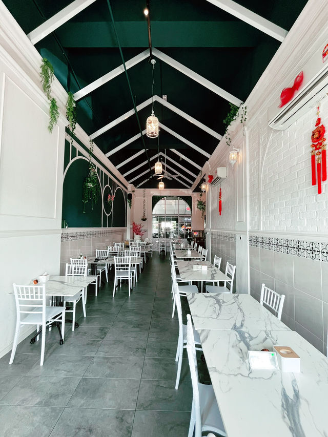 Portico Restaurant & Lounge Bar: Stylish Spot for Western Delights and Cozy Vibes