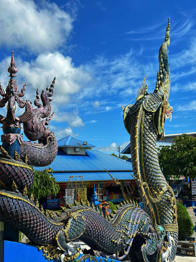 วัดสีน้ำเงินแห่งเชียงราย — ร่องเสือเต้น สถาปัตย์ศรั