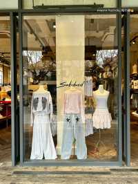 9 ร้านวัยรุ่น จัดเต็มเสื้อผ้าและของฝากเซี่ยงไฮ้ 🛍️