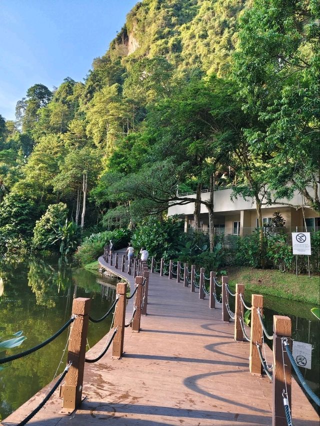 A Secluded Paradise by a Natural Lakeside Limestone Cliff