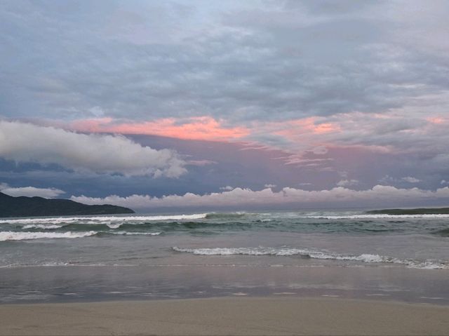 베트남 다낭 미케비치의 아름다운 일몰 베트남 다낭 미케비치의 아름다운 일몰