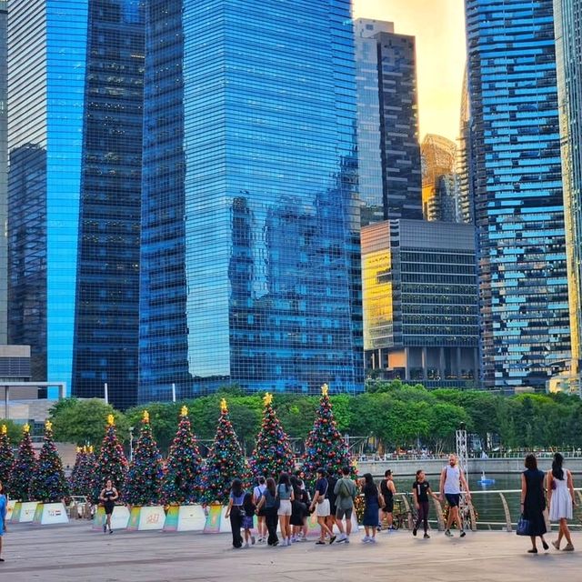 Strolling along here at night felt like walking into a postcard! The skyline lit up, the reflections on the water, and the cool breeze made it such a dreamy spot. Strolling along here at night felt like walking into a postcard! The skyline lit up, the reflections on the water, and the cool breeze made it such a dreamy spot.