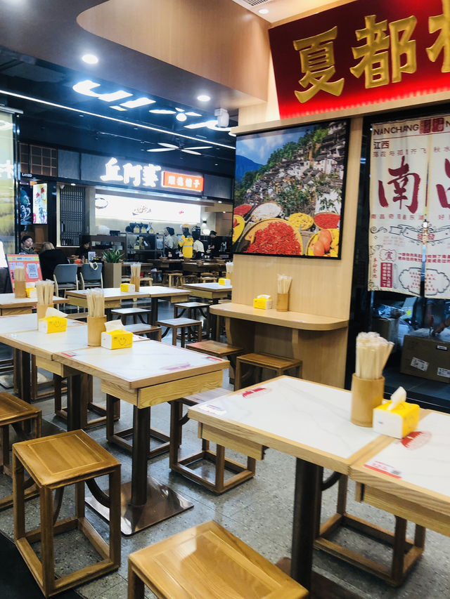 很舒適,很多美味的美食廣場😍😍😍 很舒適,很多美味的美食廣場😍😍😍